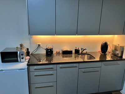 Moderner Praxisraum für Kosmetik, Schönheitspflege &Behandlungen  in Cham zur Miete - Image 7