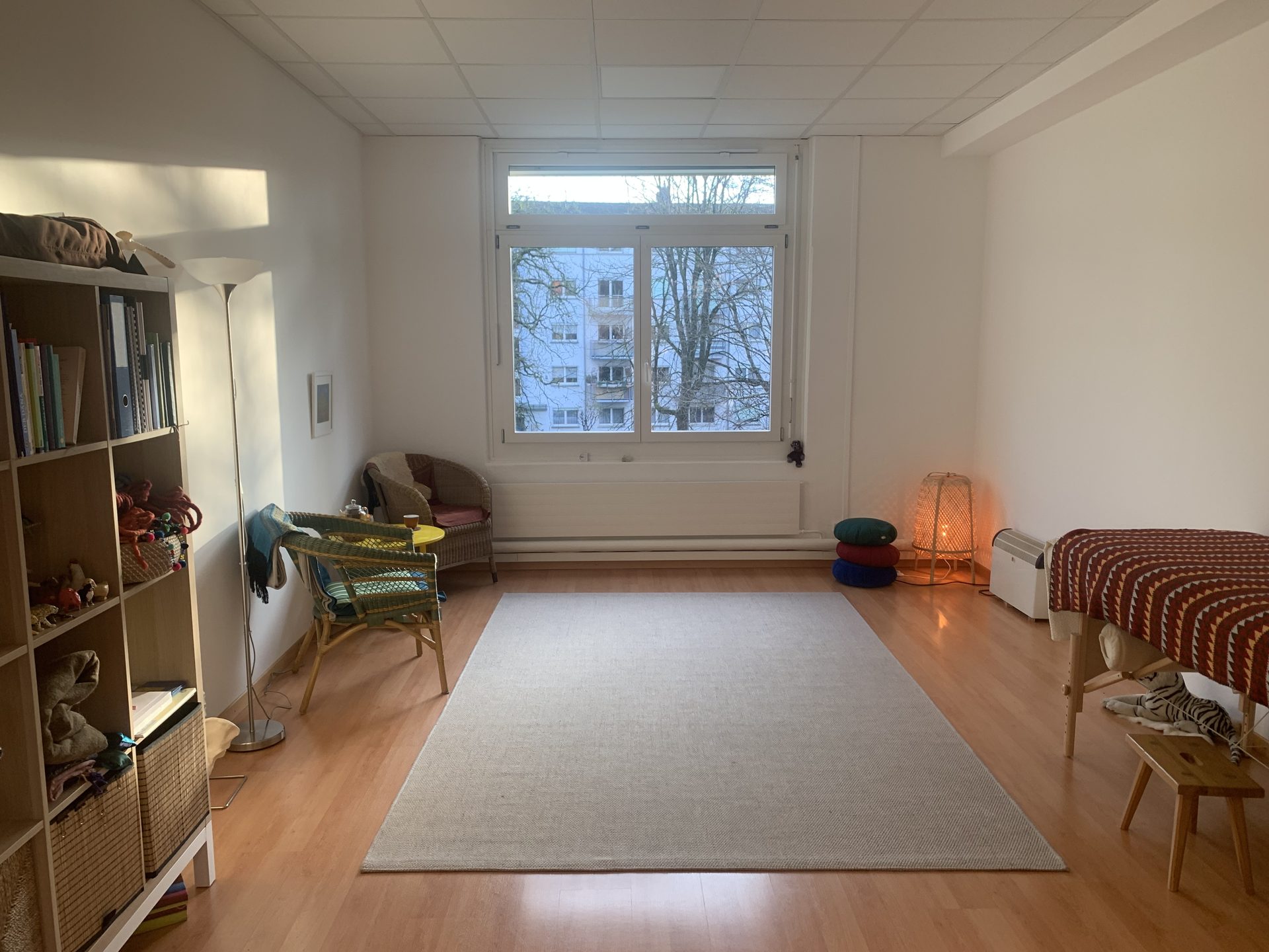 Heller, ruhiger Praxisraum - Bild 1