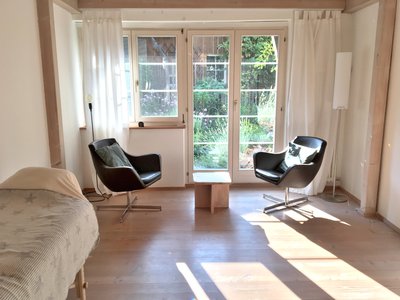 Heller Praxisraum 18 m2 in etablierten Praxisgemeinschaft - Image 1