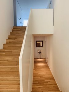 Attraktive Praxisräume auf 3 Halbetagen mit Panorama-Schaufenster in Zürich -4.5 Zimmer-Maisonettewohnung / Erdgeschoss - Image 1