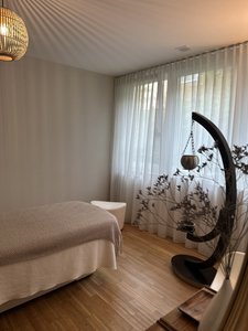 Attraktive Praxisräume auf 3 Halbetagen mit Panorama-Schaufenster in Zürich -4.5 Zimmer-Maisonettewohnung / Erdgeschoss - Image 11