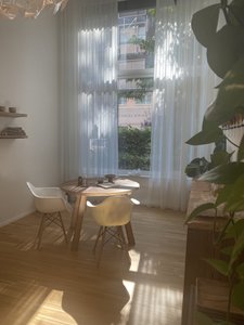 Attraktive Praxisräume auf 3 Halbetagen mit Panorama-Schaufenster in Zürich -4.5 Zimmer-Maisonettewohnung / Erdgeschoss - Image 3