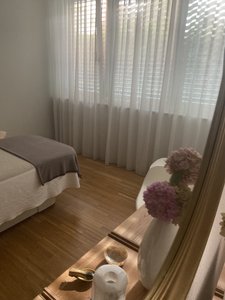 Attraktive Praxisräume auf 3 Halbetagen mit Panorama-Schaufenster in Zürich -4.5 Zimmer-Maisonettewohnung / Erdgeschoss - Image 10