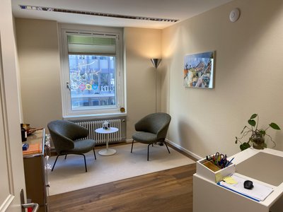 Schöner zentral gelegener Praxisraum zum mieten in Zürich - Image 1