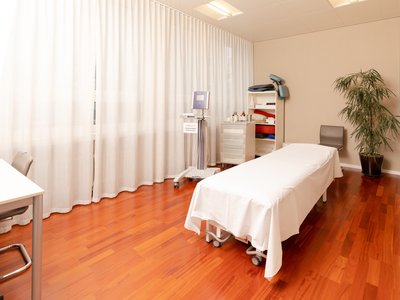 Praxisräume in Küsnacht ZH zur Untermiete – zentrale Lage, stilvolle Gemeinschaft - Image 1