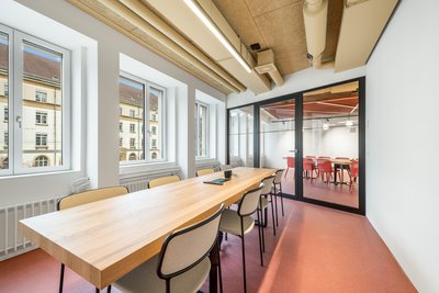 Heller Praxis- oder Therapieraum in Basel | 5 Minuten von Bahnhof SBB, mit Sitzungszimmern & Gemeinschaftsbereich - Image 2