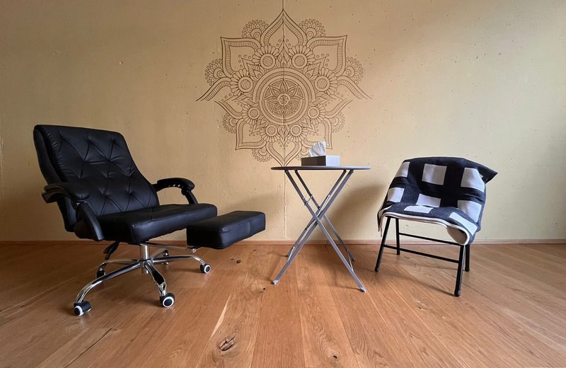 Praxis-/Therapieraum mit tollem Flair zur Untermiete --- zentral bei Hardbrücke --- CHF 300.-/Mt. für fixen Wochentag - Image 2