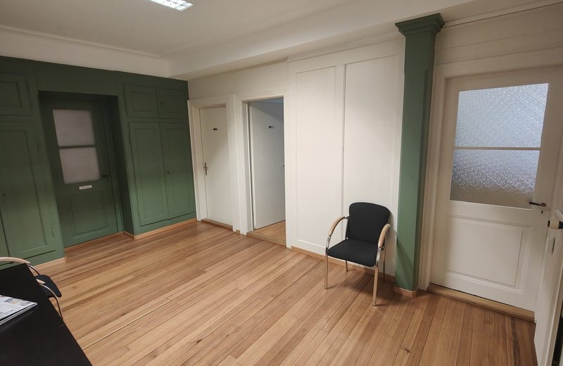 Heller Therapieraum in zentraler Praxis in Schaffhausen Fussgängerzone - Image 6