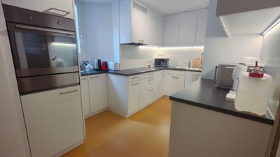 Heller Therapieraum in zentraler Praxis in Schaffhausen Fussgängerzone - Image 4