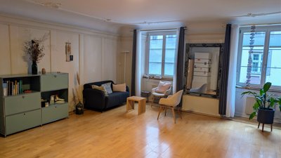 Heller Therapieraum in zentraler Praxis in Schaffhausen Fussgängerzone - Image 2