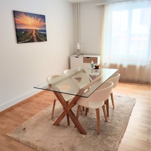 Möblierter Coaching- und Massageraum (mit Verbindungstüre) für 2 Tage pro Woche - Image 1