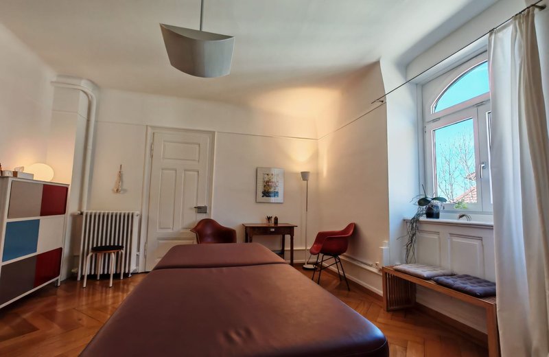 Praxisraum zur Untermiete für 3 - 4 Tage in Zürich Nähe Rigiblick - Image 2