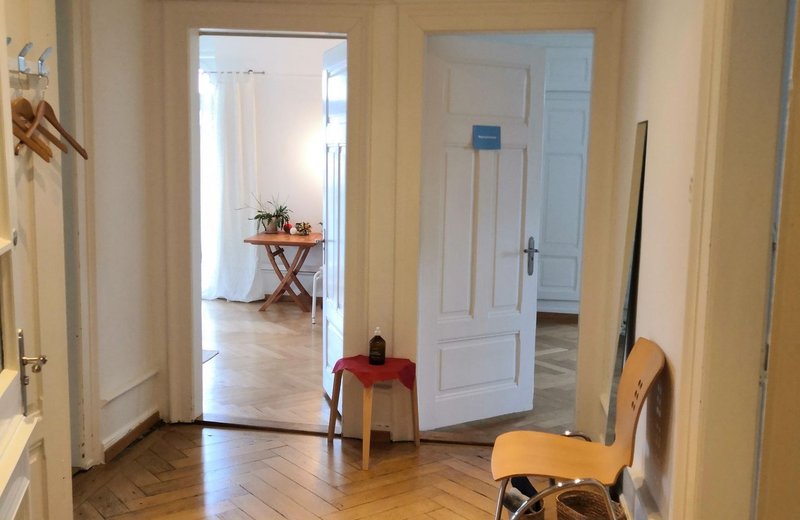 Praxisraum zur Untermiete für 3 - 4 Tage in Zürich Nähe Rigiblick - Image 3