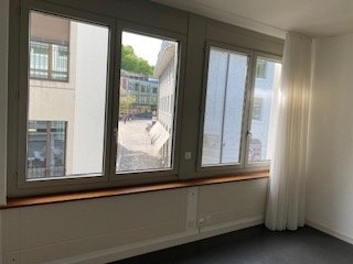 Vermietung eines grosszügigen Zimmers in etablierter Praxisgemeinschaft - Image 1
