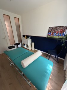 11 m² Behandlungsraum (inklusive elektrische Liege, Tücher und Reinigung) flexibel stunden-, tageweise oder fix mietbar - Image 1