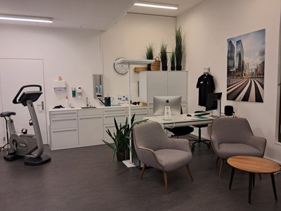 Attraktive, helle, teilweise möblierte Praxisfläche im modernen  Alters- und Pflegezentrum Tertianum Schönberg zu vermieten - Bild 2