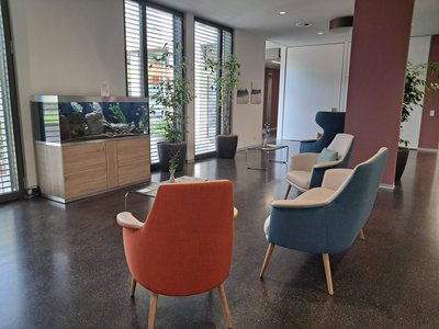 Attraktive, helle, teilweise möblierte Praxisfläche im modernen  Alters- und Pflegezentrum Tertianum Schönberg zu vermieten - Bild 5
