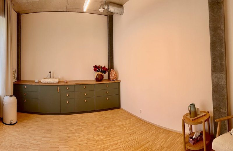 Praxisraum zur Untermiete in moderner Gemeinschaftspraxis – hell, für Naturheilkunde, Komplementärmedizin & Therapie - Bild 3