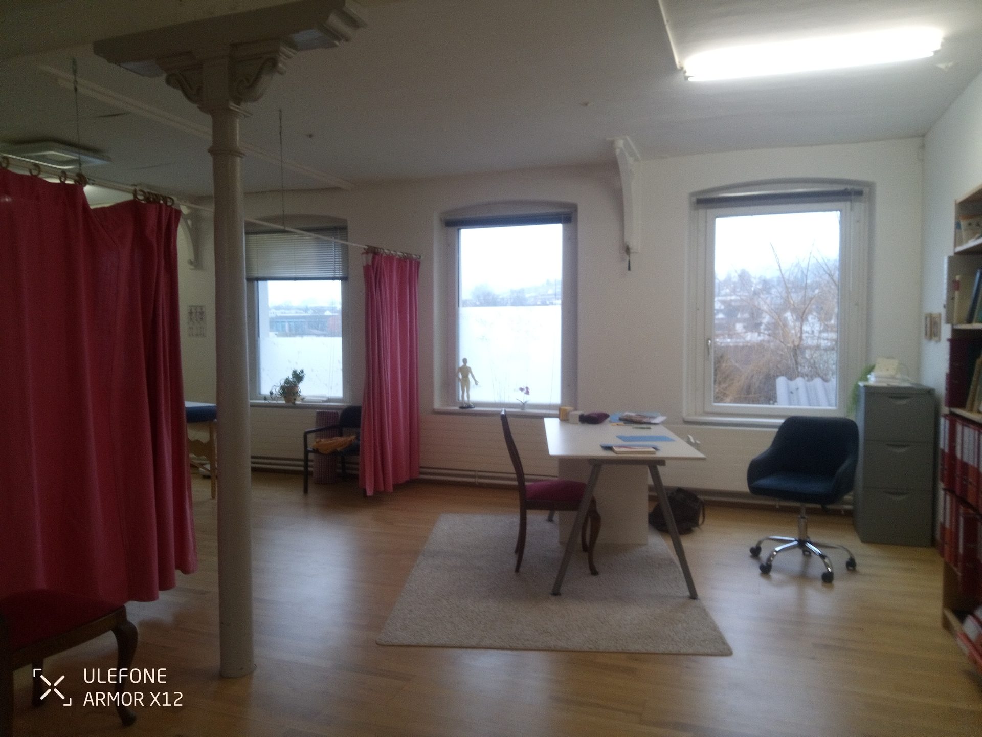 Sehr heller, grosser Praxisraum in Oberuzwil zur Untermiete - Bild 1