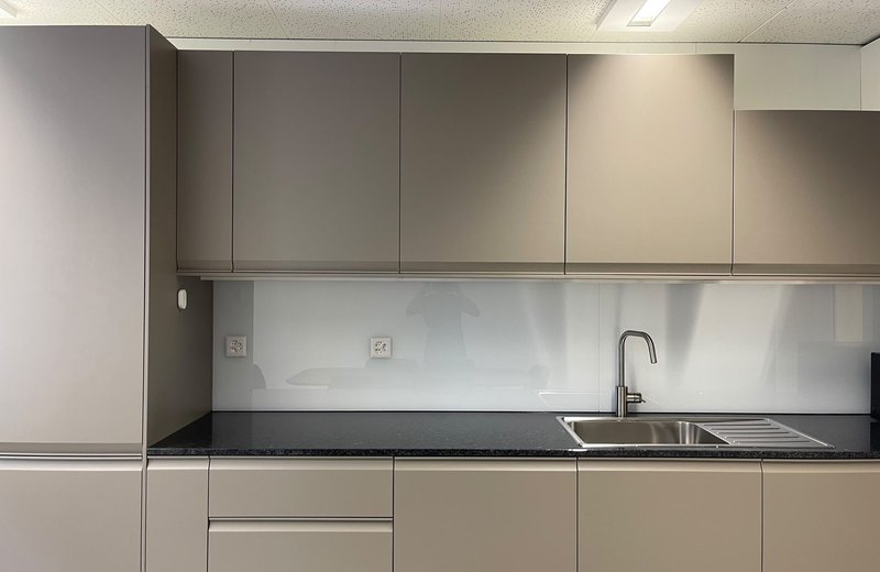 Zentrale möbillierte Praxis / Büro / Coaching Raum nähe Zürich HB - Image 1