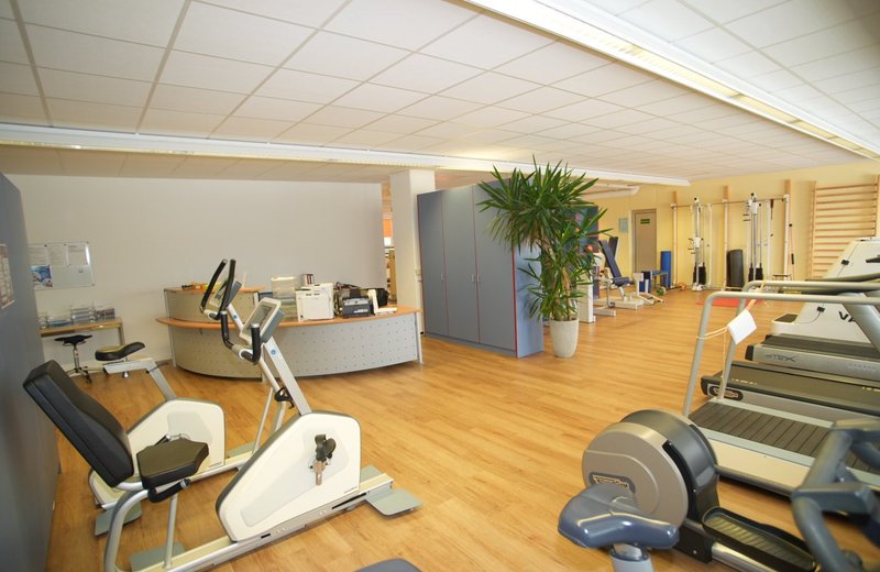 Nachfolge: zu übergeben bzw. Aufbau Gruppenpraxis, modernes helles Physiotherapiezentrum (GmbH) mit grosser MTT  in attraktiver Lage 20 Minuten von Bern- ideal für Gruppenpraxis - Image 1