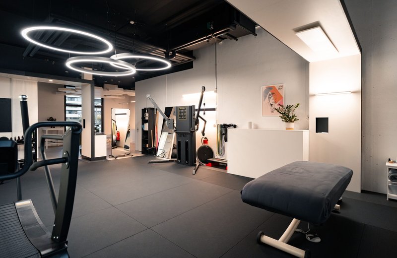 Voll ausgestatteter Praxis-/Trainingsraum im Erdgeschoss (Max Kämpf-Platz, Basel) zur Untermiete - Bild 3