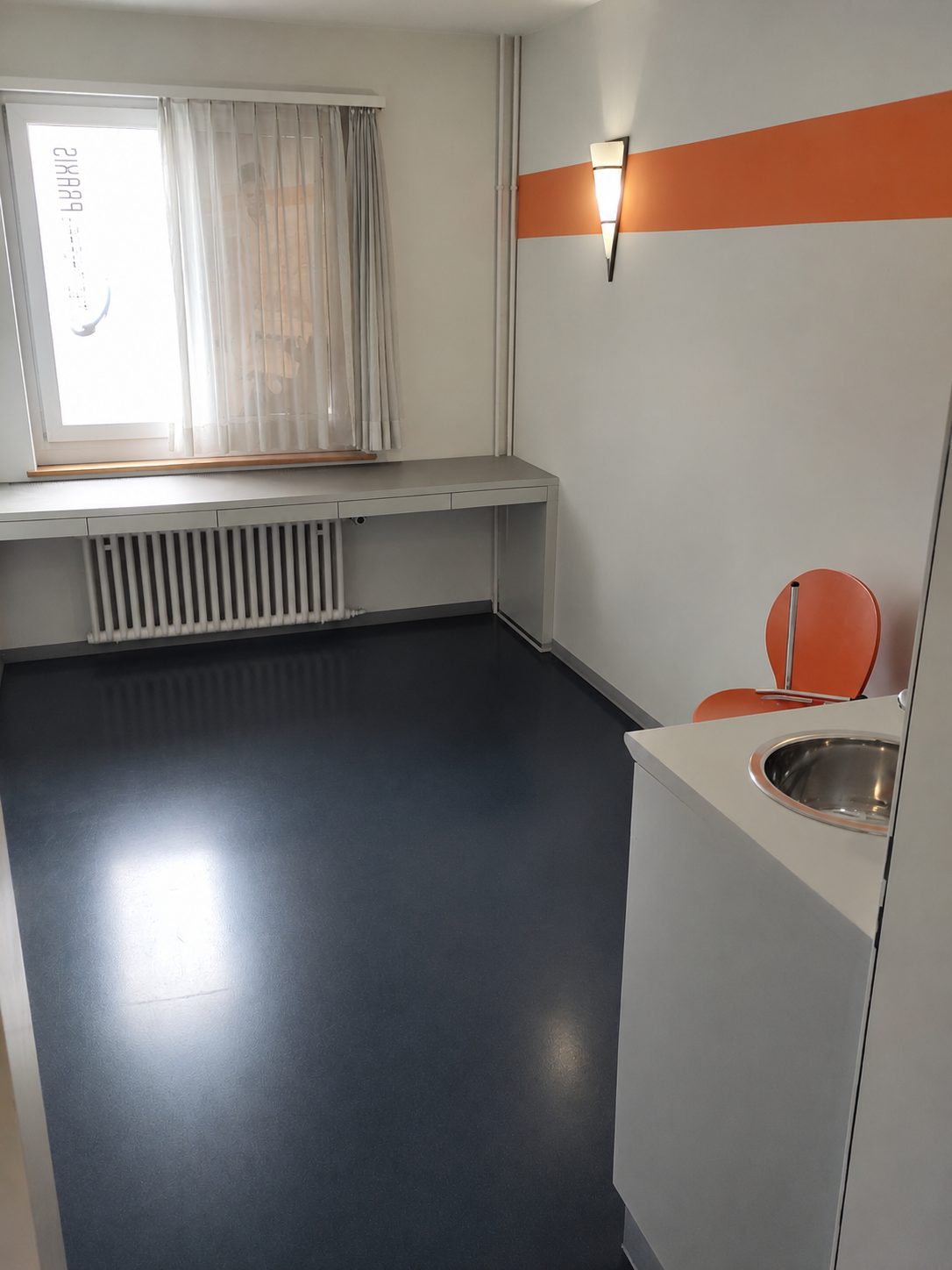 günstiger, voll eingerichteter Massageraum inkl. Kundenstammübernahme in Zürich - Bild 1