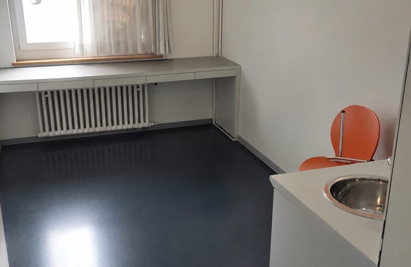 günstiger, voll eingerichteter Massageraum inkl. Kundenstammübernahme in Zürich - Image 1