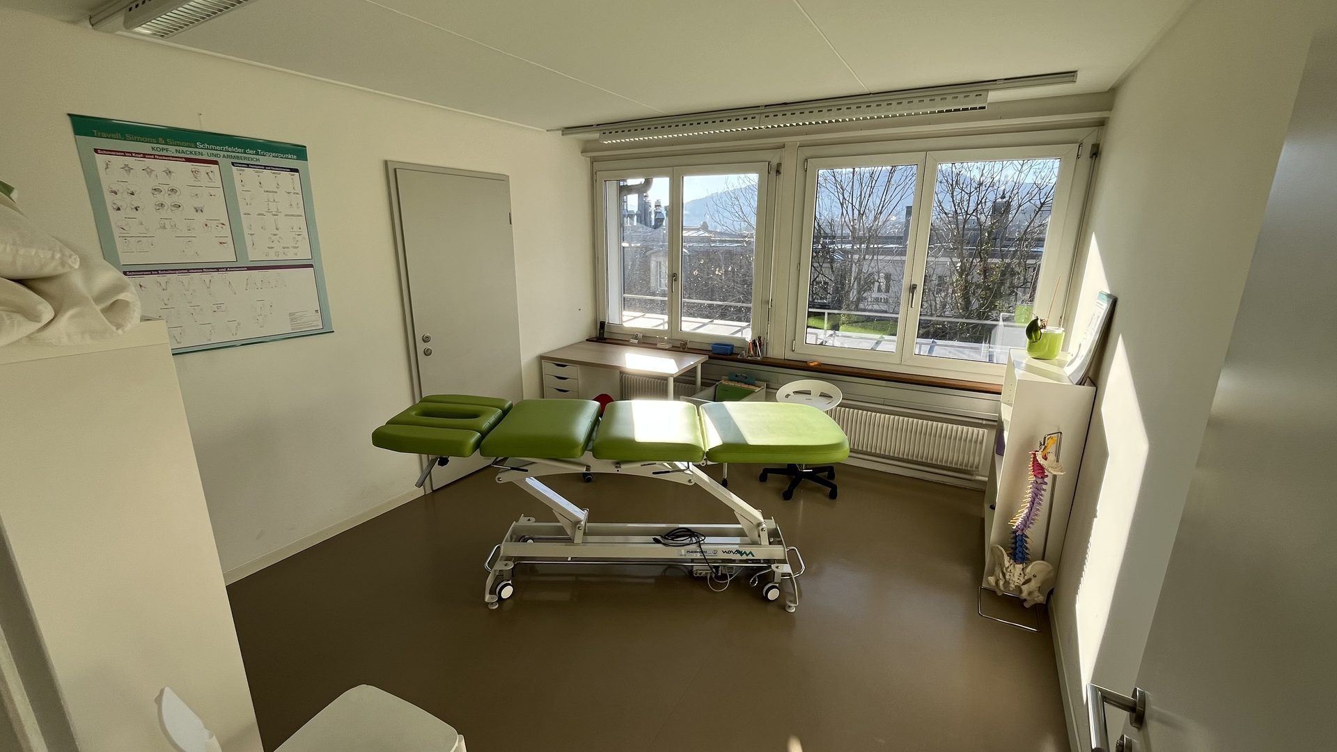 Heller Behandlungsraum für Massage / Physiotherapie oder ähnliches in Bern zu vermieten - Bild 1