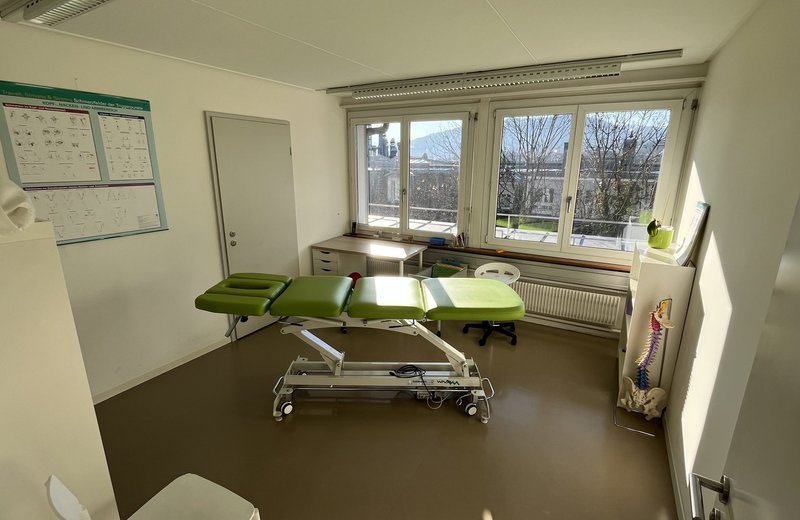 Heller Behandlungsraum für Massage / Physiotherapie oder ähnliches in Bern zu vermieten - Image 1