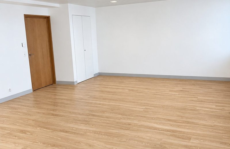 Neu renovierter Praxisraum, 32 m2 direkt am Löwenplatz - unmöbliert - Bild 2