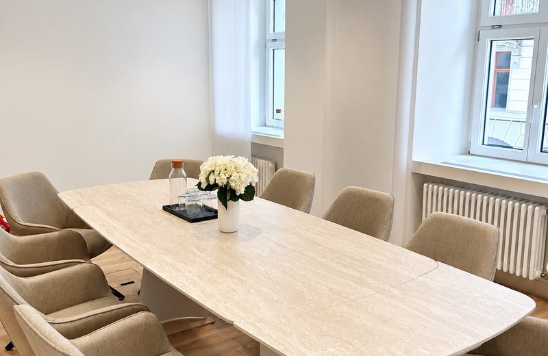 Neu renovierter Praxisraum, 32 m2 direkt am Löwenplatz - unmöbliert - Bild 3