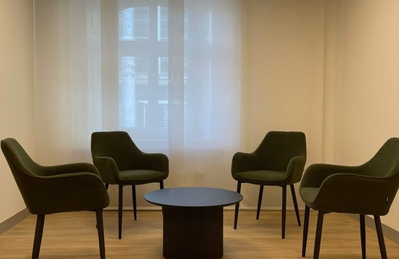 Neu renovierter Praxisraum, 32 m2 direkt am Löwenplatz - unmöbliert - Bild 5