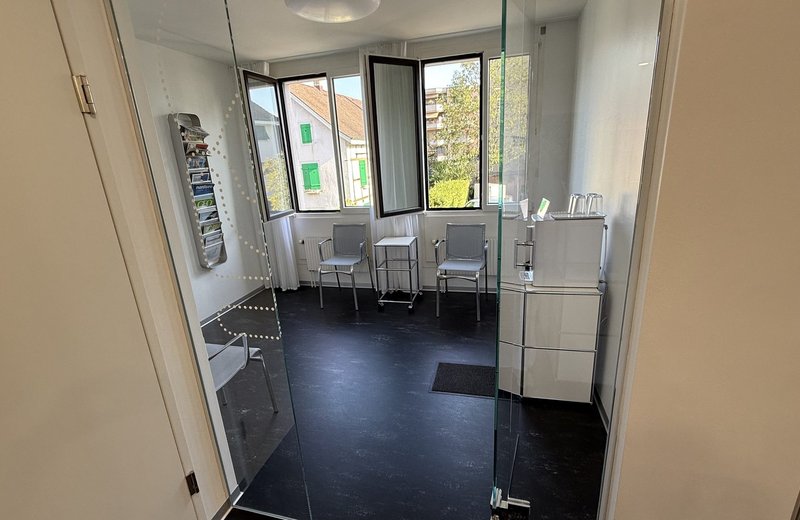 Moderne Praxisräumlichkeiten an zentraler Lage in Reinach BL - Bild 2