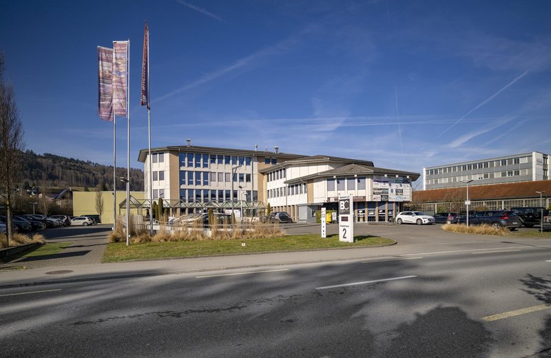Attraktive Praxisflächen an zentraler Lage im BUSINESSCENTER in Menziken AG zu vermieten - Image 1