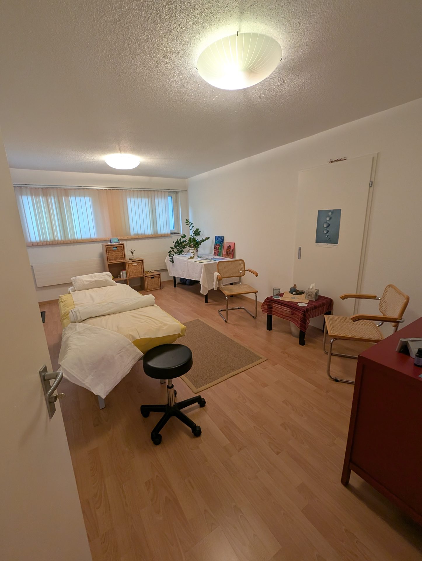 Günstiger Praxisraum (20m2) in Zürich-Schwamendingen – ideal für Therapie, Coaching & Workshops - Bild 1