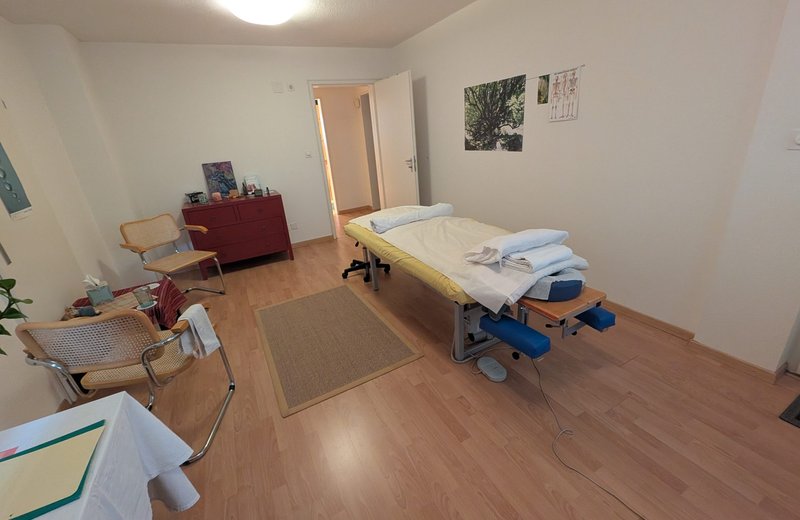 Günstiger Praxisraum (20m2) in Zürich-Schwamendingen – ideal für Therapie, Coaching & Workshops - Image 2