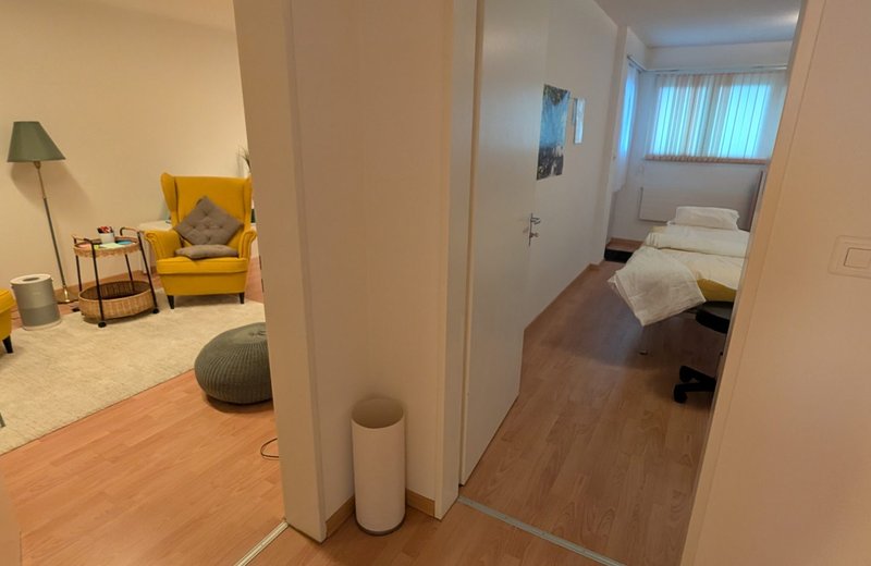 Günstiger Praxisraum (20m2) in Zürich-Schwamendingen – ideal für Therapie, Coaching & Workshops - Image 3