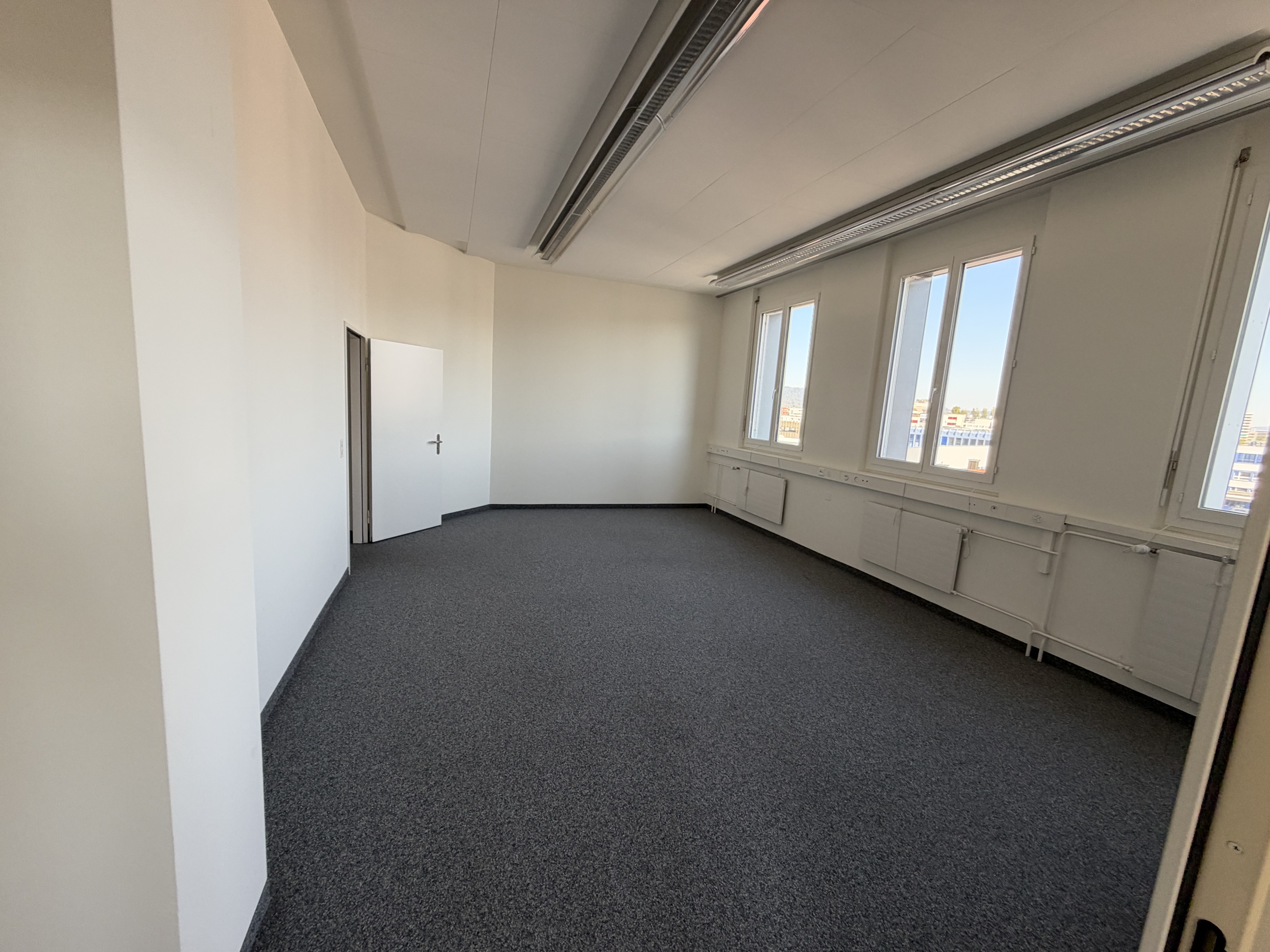 Praxis mieten in Urdorf ZH – 6 Räume für Praxisgemeinschaft geeignet - Image 1