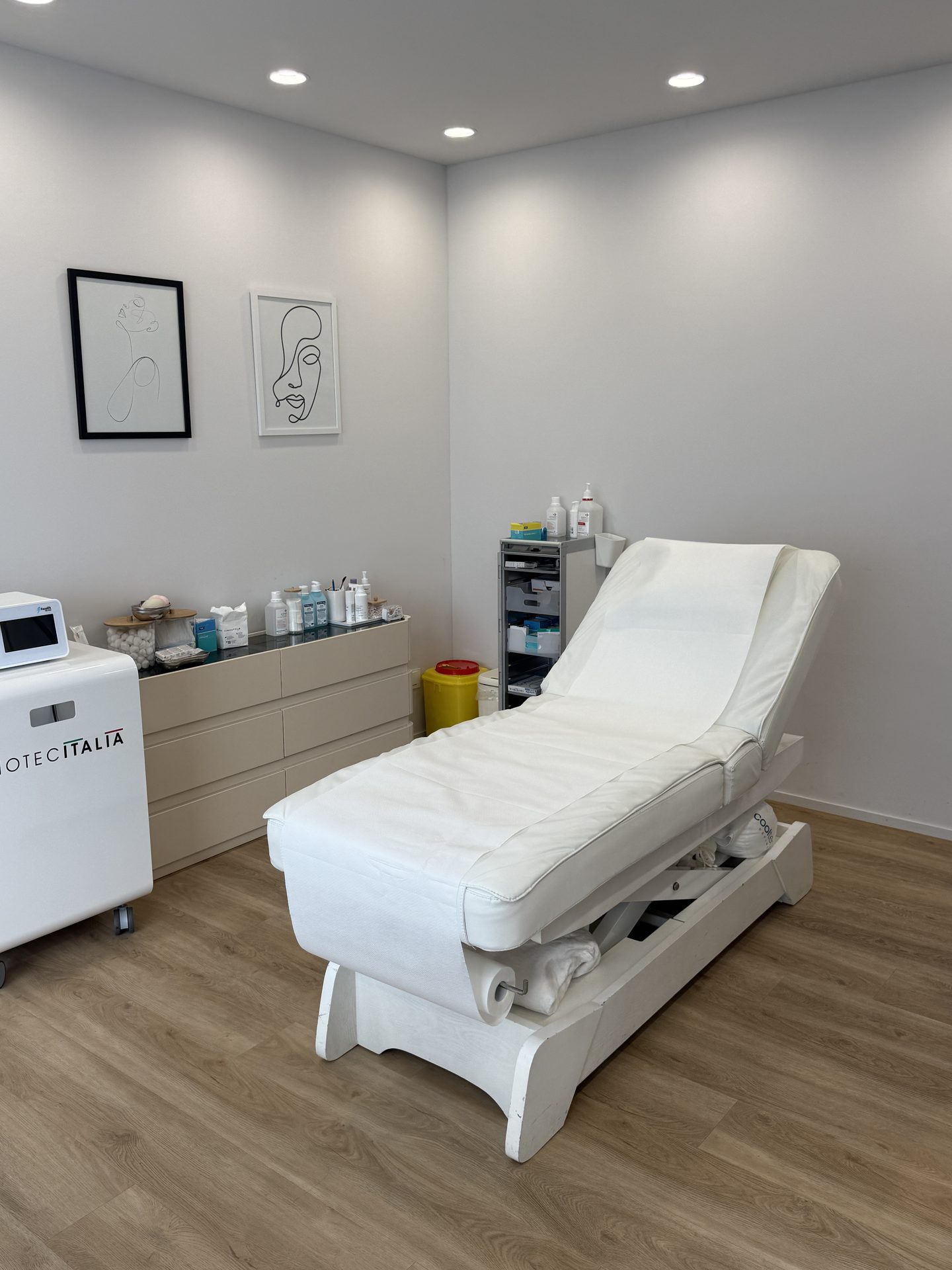 Praxis-/Klinikräume in der Stadt Zürich für Ärztin/Arzt/Therapeut/in verfügbar - Bild 1