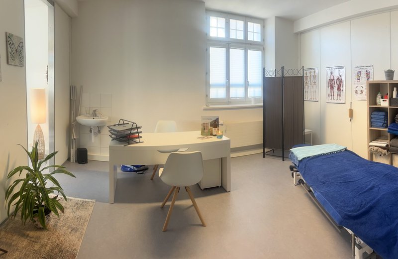 Heller, grosszügiger Praxisraum zur flexiblen Mitnutzung in Laupen BE - Image 1
