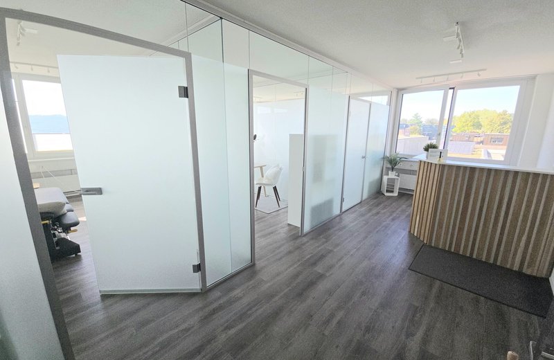 Schöne Praxis- oder Büroräume, 110 m², Zürich-Witikon – Nachmieter gesucht - Image 1