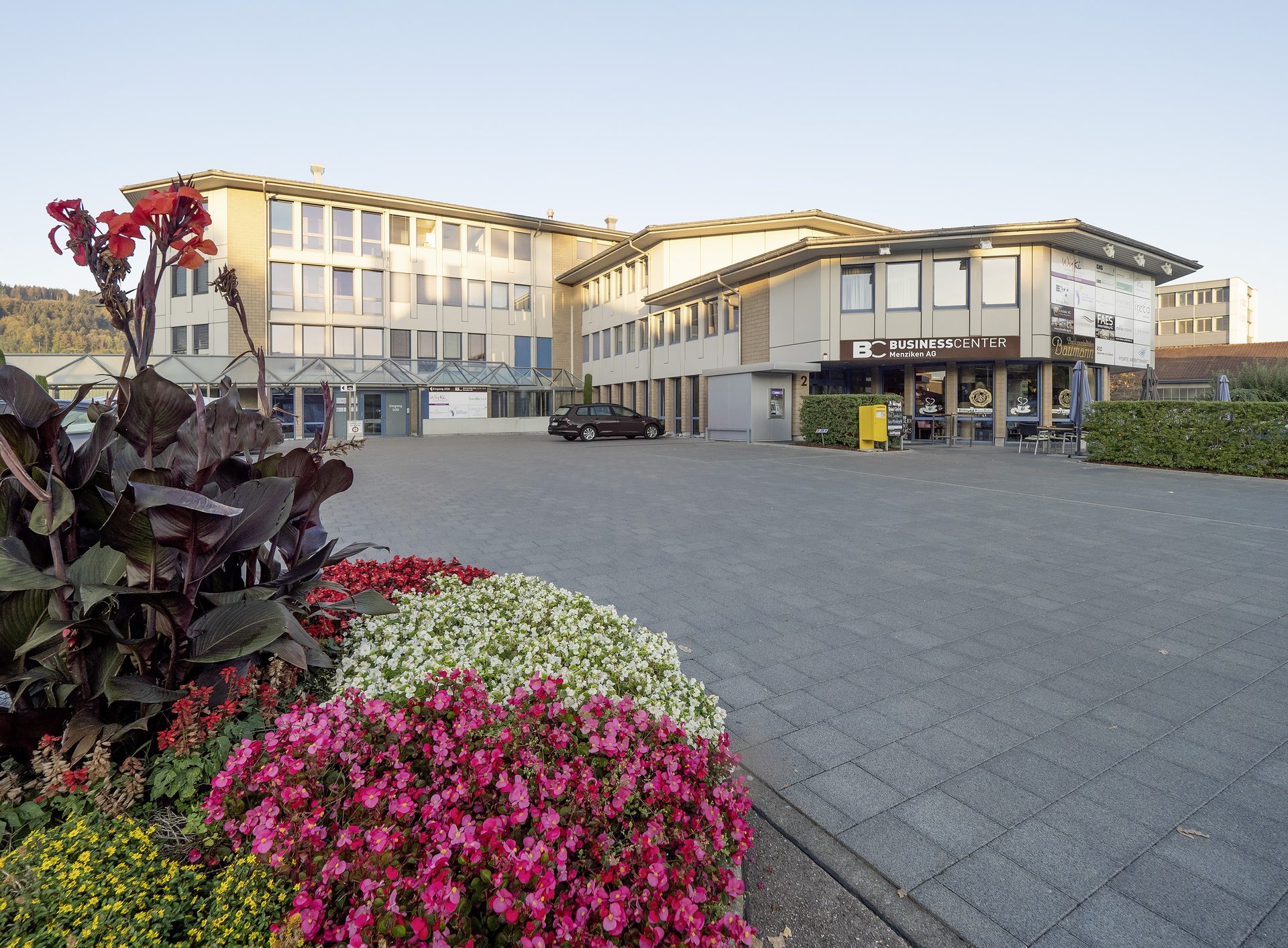 Attraktive Praxisflächen oder Therapieräume ab 11 m² an zentraler Lage im BUSINESSCENTER in Menziken AG zu vermieten - Bild 1