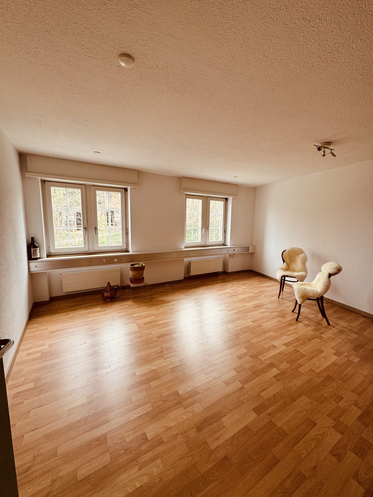 Praxisraum in Zürich Albisrieden in charmantem Altbau zur Untermiete - Bild 1