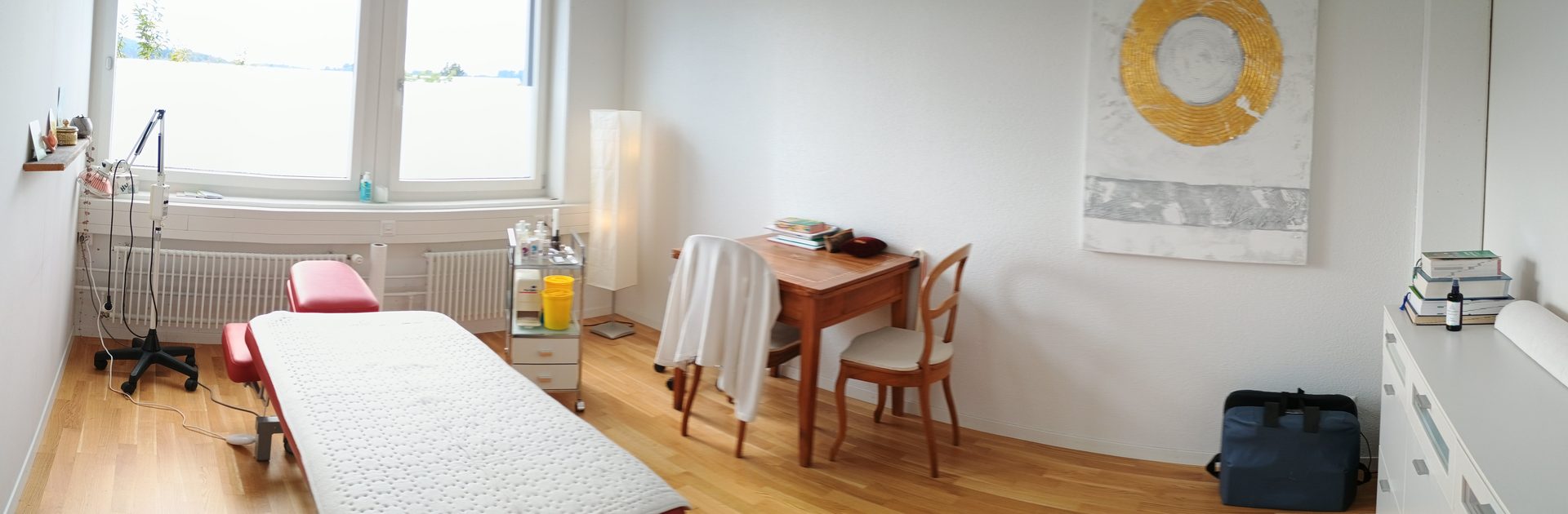 Lichtdurchflutete Akupunktur-Praxis in Gemeinschaft mit Ostheopaten zu verkaufen oder zu vermieten - Bild 1