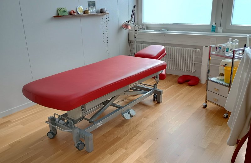 Lichtdurchflutete Akupunktur-Praxis in Gemeinschaft mit Ostheopaten zu verkaufen oder zu vermieten - Bild 3