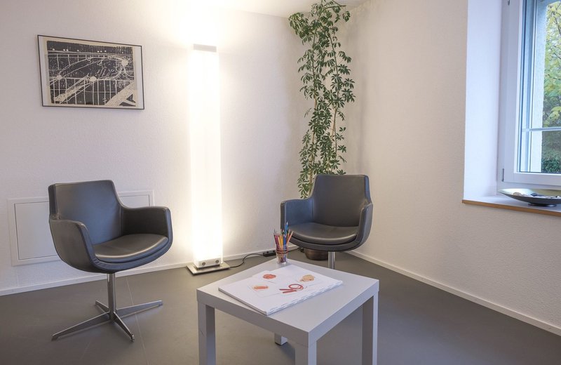 Praxisraum im Zentrum von Uster - Image 1